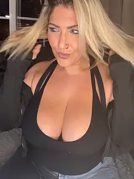 Snapshot of LittleMissEeve chatting on November 5, 3:06 am LittleMissEeve online show from November 5, 3:06 am