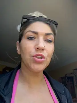 Snapshot of LittleMissEeve chatting on November 5, 5:13 pm LittleMissEeve online show from November 5, 5:13 pm