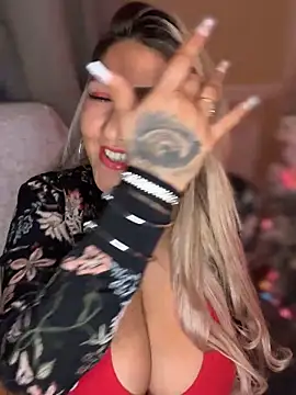 Snapshot of LittleMissEeve chatting on December 4, 1:26 am LittleMissEeve online show from December 4, 1:26 am