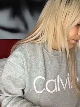 Snapshot of LittleMissEeve chatting on December 15, 11:20 pm LittleMissEeve online show from December 15, 11:20 pm