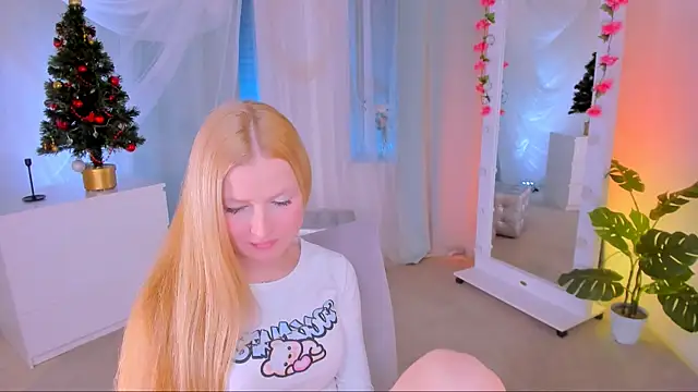 Laly Peach online show from December 10, 4:38 pm