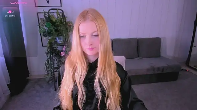 Laly Peach online show from March 7, 5:06 pm