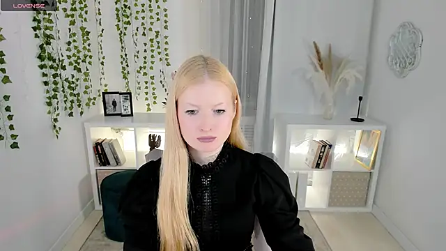 Laly Peach online show from November 14, 12:37 pm