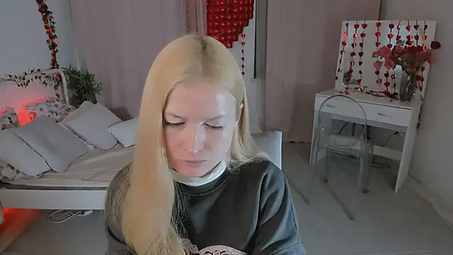 Laly Peach online show from February 17, 11:50 am