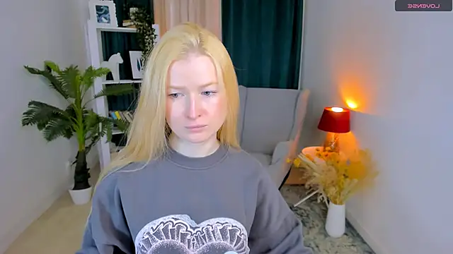 Laly Peach online show from March 18, 11:46 am