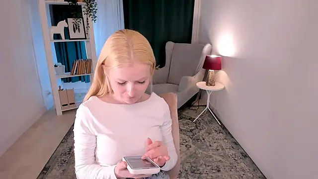 Snapshot of Laly_Peach chatting on June 21, 7:00 am Laly Peach online show from June 21, 7:00 am