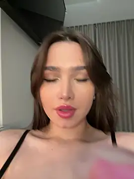 Snapshot of stefannichka chatting on December 17, 12:34 am stefannichka online show from December 17, 12:34 am