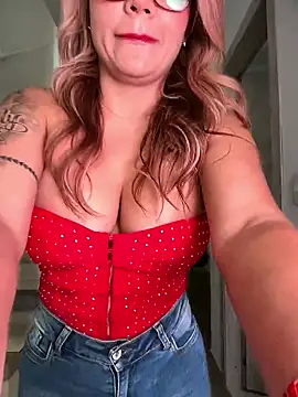 Snapshot of DIANITA_1988 chatting on January 8, 4:31 pm DIANITA 1988 online show from January 8, 4:31 pm