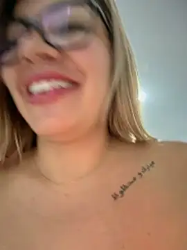 Snapshot of DIANITA_1988 chatting on February 8, 3:10 am DIANITA 1988 online show from February 8, 3:10 am