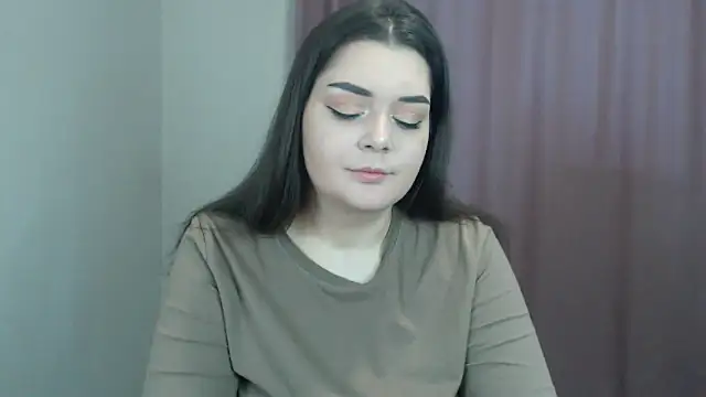 Snapshot of ohhhMie chatting on December 10, 11:22 am ohhhMie online show from December 10, 11:22 am