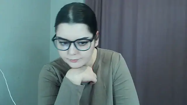 Snapshot of ohhhMie chatting on December 18, 3:11 pm ohhhMie online show from December 18, 3:11 pm