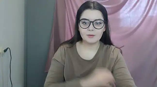 Snapshot of ohhhMie chatting on February 15, 7:49 am ohhhMie online show from February 15, 7:49 am