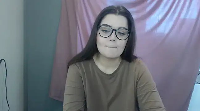 Snapshot of ohhhMie chatting on February 16, 9:37 am ohhhMie online show from February 16, 9:37 am