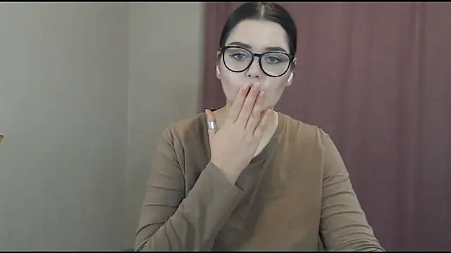 Snapshot of ohhhMie chatting on February 20, 7:19 pm ohhhMie online show from February 20, 7:19 pm