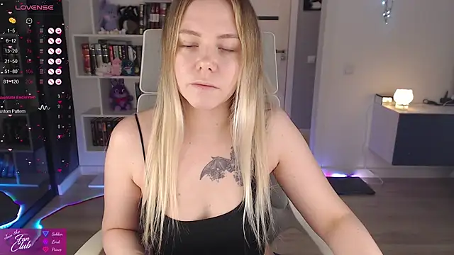 Emma Bryan online show from November 28, 10:12 pm