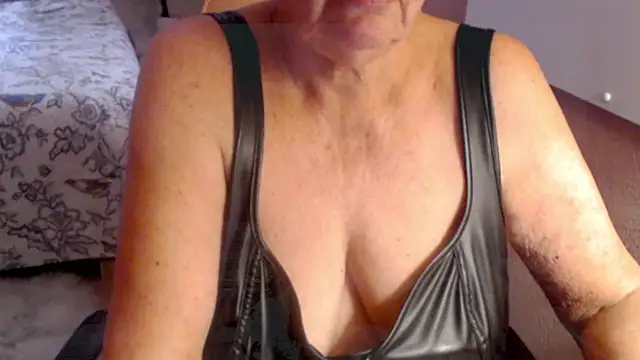 GrannyChrissy68 online show from January 30, 12:37 pm