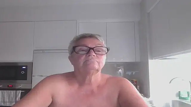 GrannyChrissy68 online show from October 15, 9:48 pm