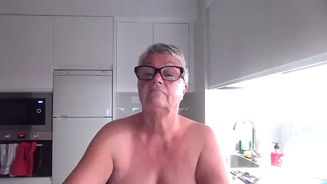 GrannyChrissy68 online show from October 16, 9:49 pm