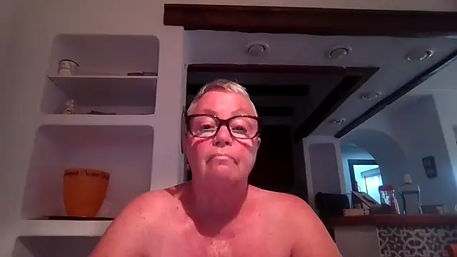 GrannyChrissy68 online show from October 22, 9:14 pm