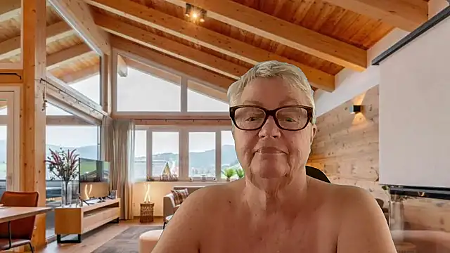 GrannyChrissy68 online show from March 9, 3:16 pm