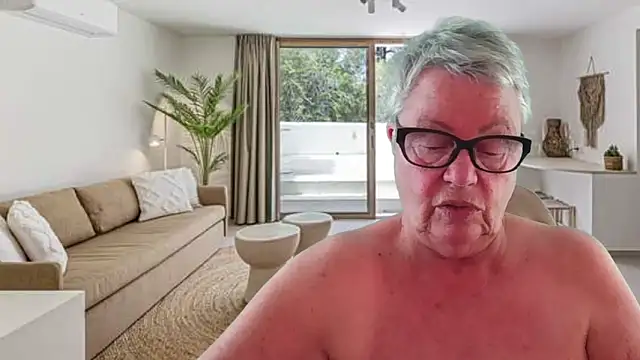 GrannyChrissy68 online show from April 28, 2:44 pm