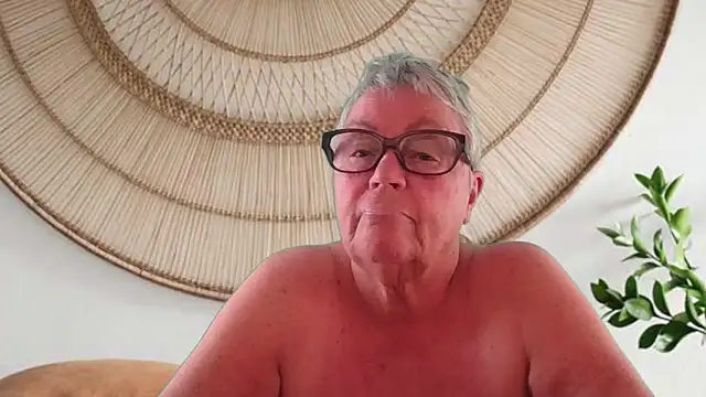 Snapshot of GrannyChrissy68 chatting on May 10, 9:20 pm GrannyChrissy68 online show from May 10, 9:20 pm