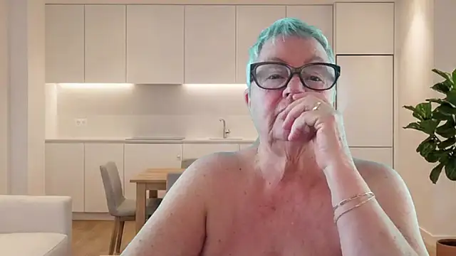 Snapshot of GrannyChrissy68 chatting on June 11, 9:24 pm GrannyChrissy68 online show from June 11, 9:24 pm