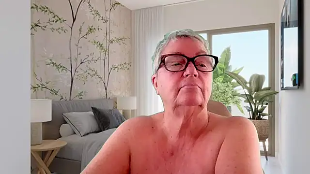 Snapshot of GrannyChrissy68 chatting on June 17, 12:18 pm GrannyChrissy68 online show from June 17, 12:18 pm