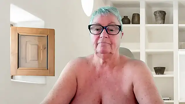 Snapshot of GrannyChrissy68 chatting on June 18, 3:27 pm GrannyChrissy68 online show from June 18, 3:27 pm