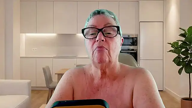 Snapshot of GrannyChrissy68 chatting on June 19, 7:06 pm GrannyChrissy68 online show from June 19, 7:06 pm