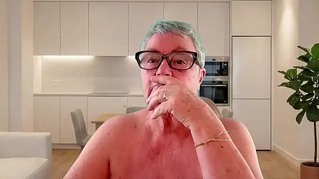 Snapshot of GrannyChrissy68 chatting on June 20, 12:19 pm GrannyChrissy68 online show from June 20, 12:19 pm