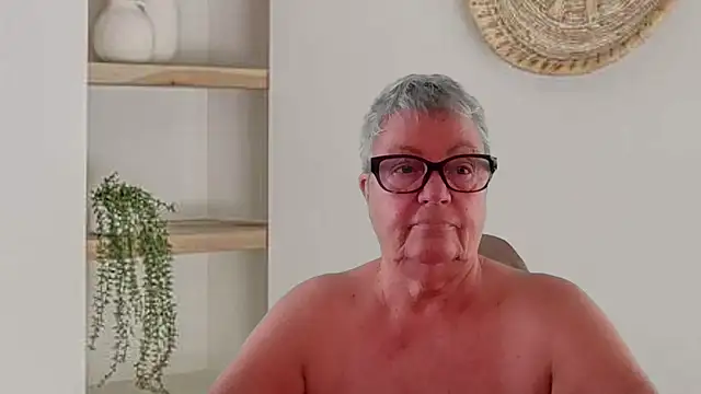 Snapshot of GrannyChrissy68 chatting on June 28, 12:33 pm GrannyChrissy68 online show from June 28, 12:33 pm