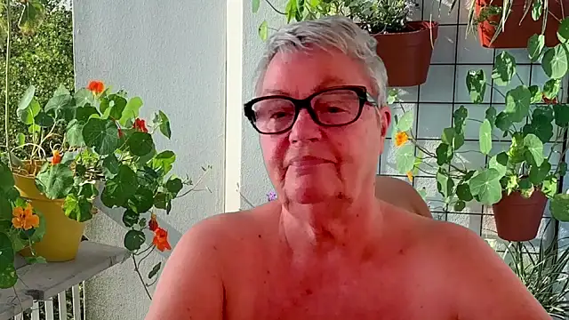 Snapshot of GrannyChrissy68 chatting on July 6, 1:52 pm GrannyChrissy68 online show from July 6, 1:52 pm