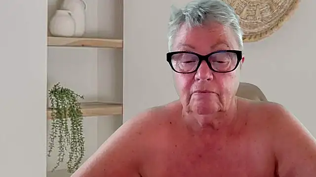 Snapshot of GrannyChrissy68 chatting on July 9, 4:44 pm GrannyChrissy68 online show from July 9, 4:44 pm