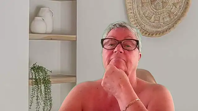 Snapshot of GrannyChrissy68 chatting on July 27, 9:33 pm GrannyChrissy68 online show from July 27, 9:33 pm