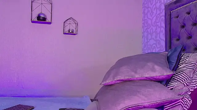 Snapshot of MariiePrice chatting on January 3, 8:32 am MariiePrice online show from January 3, 8:32 am