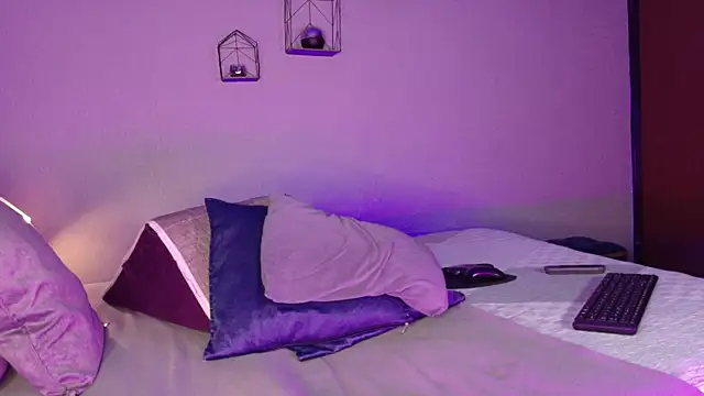 Snapshot of MariiePrice chatting on February 2, 12:51 am MariiePrice online show from February 2, 12:51 am