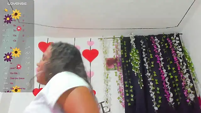 Snapshot of samantha__smile chatting on June 16, 8:44 pm samantha smile online show from June 16, 8:44 pm