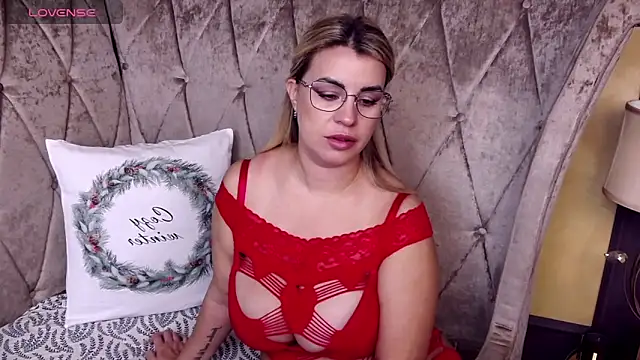 BustyGizelle online show from November 10, 6:45 am