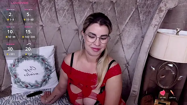 Snapshot of BustyGizelle chatting on June 10, 8:41 pm BustyGizelle online show from June 10, 8:41 pm