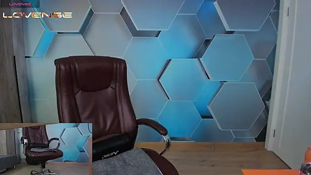 Snapshot of SteveTiger chatting on May 27, 3:31 pm SteveTiger online show from May 27, 3:31 pm