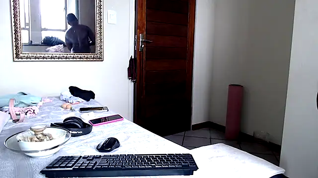 Snapshot of FitSelina66 chatting on February 28, 1:03 pm FitSelina66 online show from February 28, 1:03 pm