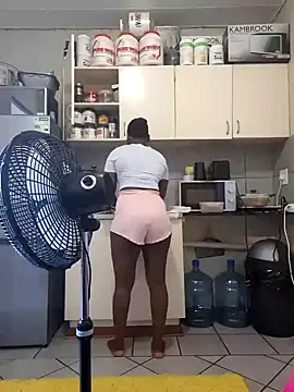 Snapshot of FitSelina66 chatting on March 1, 7:51 am FitSelina66 online show from March 1, 7:51 am