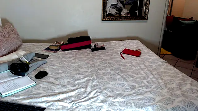 Snapshot of FitSelina66 chatting on March 18, 4:37 pm FitSelina66 online show from March 18, 4:37 pm