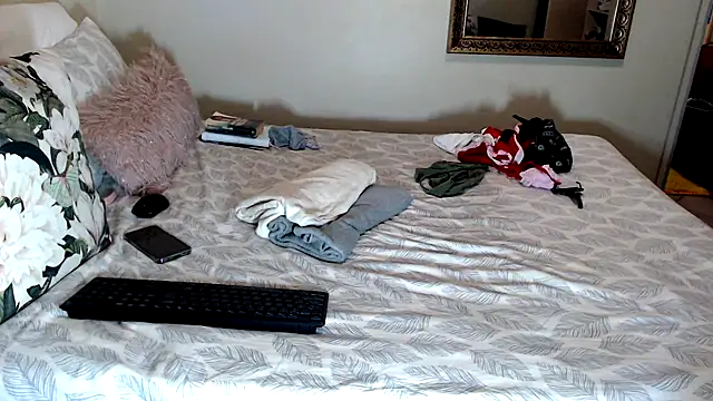 Snapshot of FitSelina66 chatting on March 19, 7:49 pm FitSelina66 online show from March 19, 7:49 pm