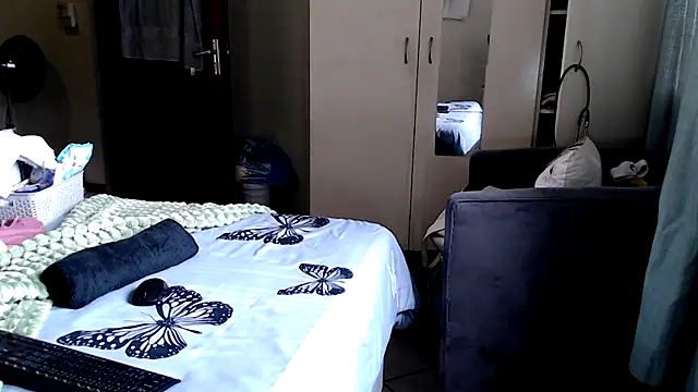 Snapshot of FitSelina66 chatting on September 17, 11:12 am FitSelina66 online show from September 17, 11:12 am