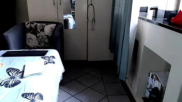 Snapshot of FitSelina66 chatting on October 5, 12:36 pm FitSelina66 online show from October 5, 12:36 pm