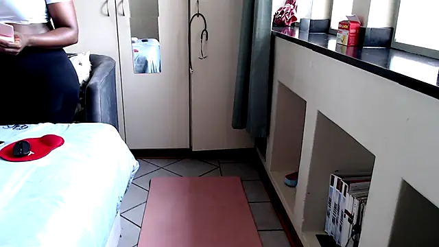 Snapshot of FitSelina66 chatting on October 12, 11:09 am FitSelina66 online show from October 12, 11:09 am