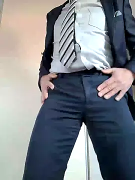 Snapshot of Justforoneday chatting on December 6, 11:44 am Justforoneday online show from December 6, 11:44 am