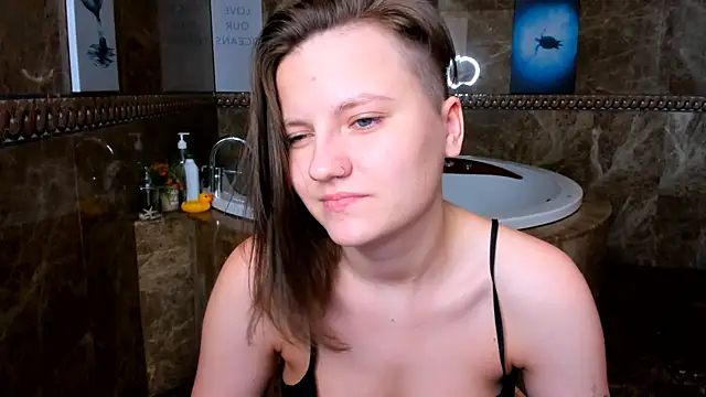 MelindaTin online show from February 21, 6:29 am